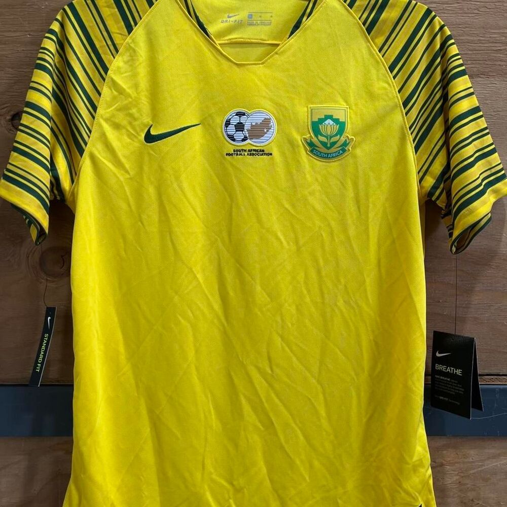 Nike Men's Yellow T-shirt